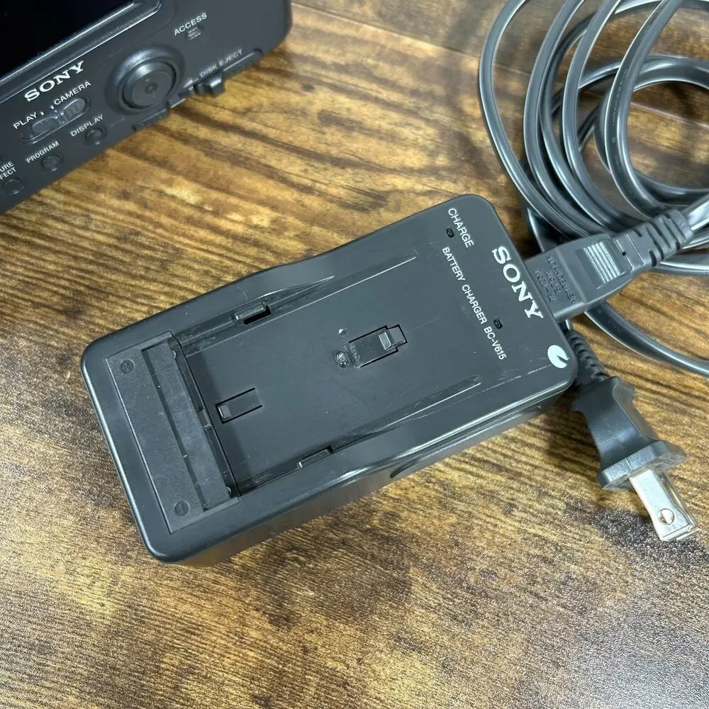 Sony Digital Camera Mavica MVC-FD73 0.4MP Silver Battery Charger WORKING